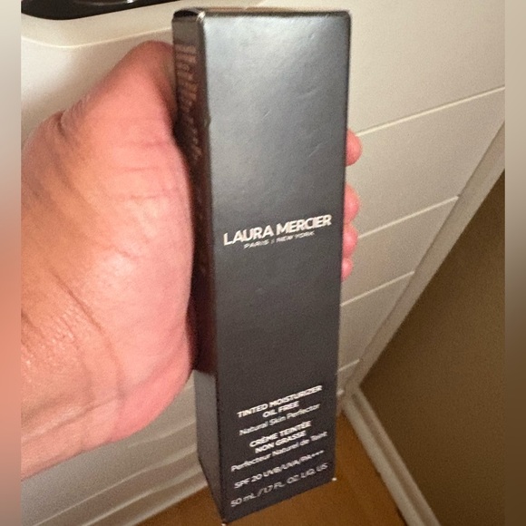 Laura Mercier Natural Tinted Moisturizer In 2W1 NATURAL, Brand New Never Used. - Picture 1 of 13